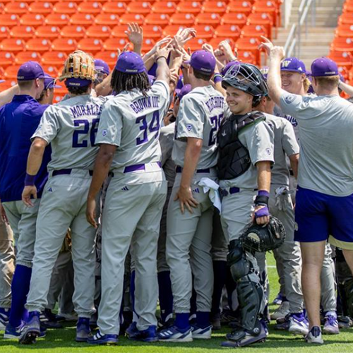 UW baseball players in a huddle